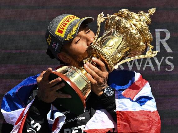 Hamilton vince a Silverstone dopo tre anni e piange: «Pensavo di non essere più all'altezza». Sainz 5° 