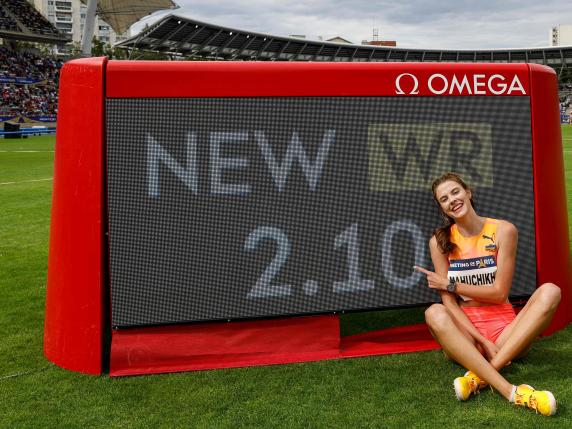 Yaroslava Mahuchikh poses after beating a world record in the women's high jump event during the "Meeting de Paris" Diamond League athletics meeting at the Charlety Stadium in Paris on July 7, 2024. (Photo by GEOFFROY VAN DER HASSELT / AFP)
