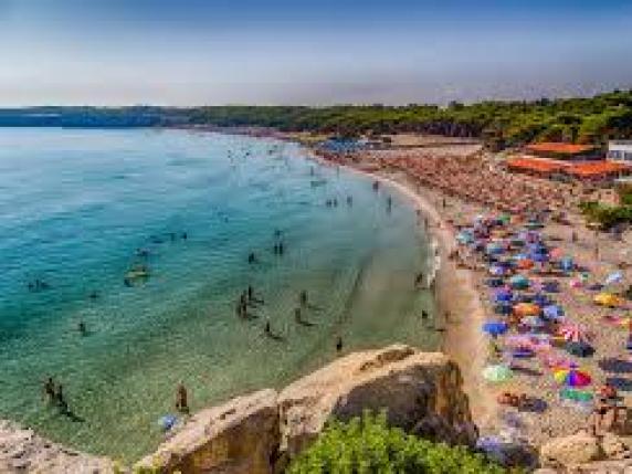 Salento, turista 12enne: &laquo;Violentata da un&nbsp; animatore del villaggio&raquo;. Indagato 17enne&nbsp;