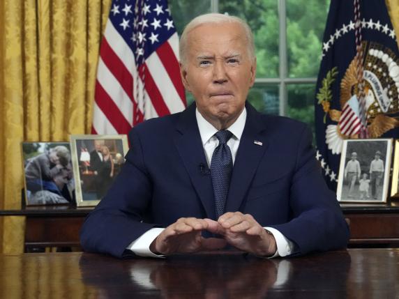 Biden sull'attentato a Trump: «Le questioni si risolvono alle urne, non con le pallottole»