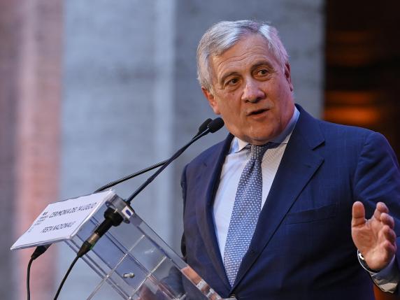 Scontro con la Lega,  Tajani: «Attacchi puerili, noi influenti e loro no. Il voto di FdI? È diverso»