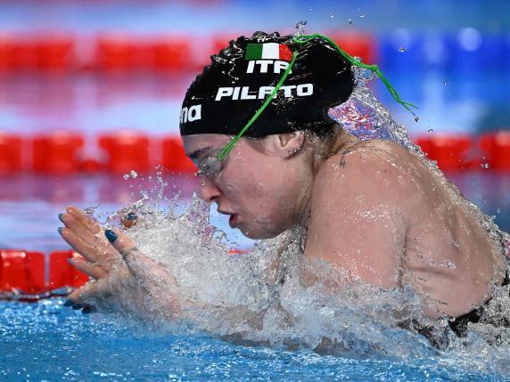 Italy's Benedetta Pilato competes in a heat of the women's 50m breaststroke swimming event during the 2024 World Aquatics Championships at Aspire Dome in Doha on February 17, 2024. (Photo by SEBASTIEN BOZON / AFP)
