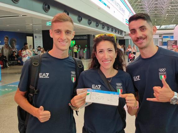 (S-D) Francesco Fortunato, Antonella Palmisano e Massimo Stano, marciatori azzurri in partenza da Fiumicino per i Giochi olimpici, Fiumicino (Roma), 29 luglio 2024. ANSA/TELENEWS