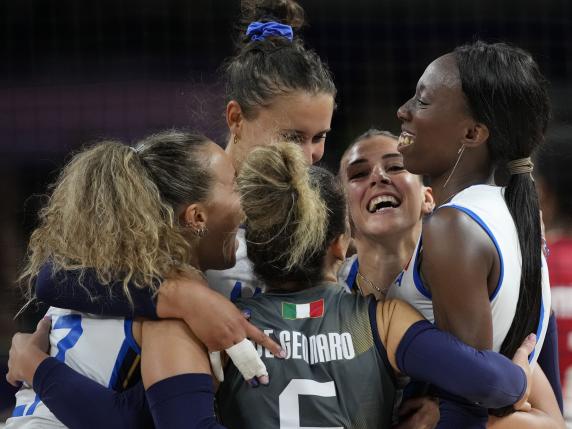 Italy's Paola Egonu, right, celebrates with teammates during the group C women's volleyball match between Italy and Dominican Republic at the 2024 Summer Olympics, Sunday, July 28, 2024, in Paris, France. (AP Photo/Alessandra Tarantino)