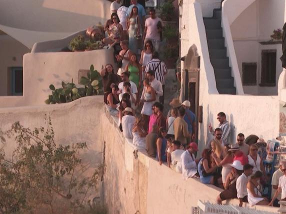 Turismo, la Grecia introdurrà una tassa di 20 euro per i crocieristi in scalo a Mykonos e Santorini