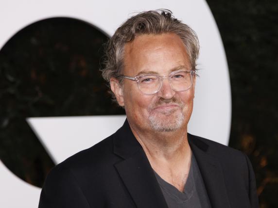 «Fammene una forte»: le ultime ore di Matthew Perry, con le tre iniezioni di ketamina in un giorno e i messaggi di Jennifer Aniston