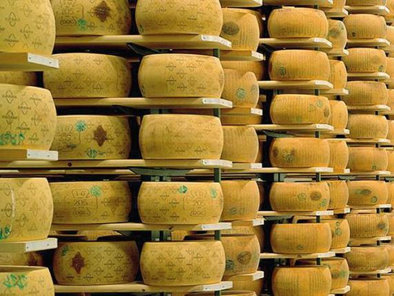 Formaggi italiani, boom in Francia: nel 2023 sono 136 mila le tonnellate vendute (Grana e Parmigiano in testa)