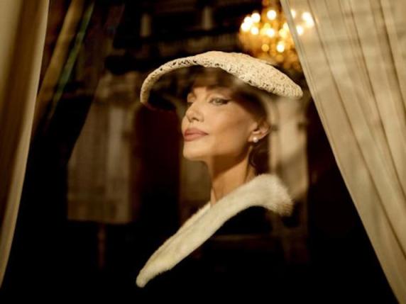 «Maria»: gli ultimi giorni della Callas con una straordinaria Angelina Jolie (voto 8)