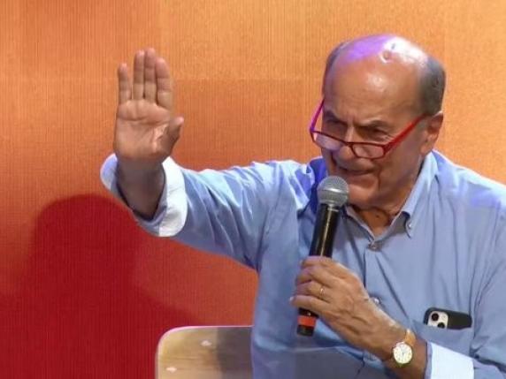 Bersani: «Vannacci? Ridirei tutto. È la destra che scaglia rancore»