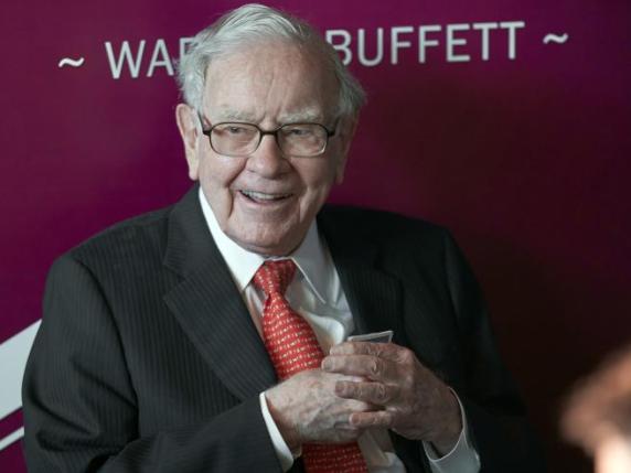 Berkshire Hathaway, la holding di Warren Buffett vale mille miliardi di dollari di capitalizzazione