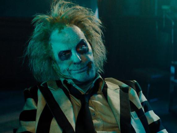 «Beetlejuice Beetlejuice»: Tim Burton, il macabro che diverte e Bellucci da antologia (voto 7-)