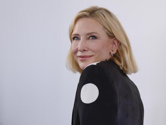 Cate Blanchett: «Sul red carpet mi vestirò con i colori della Palestina? Magari anche nuda»