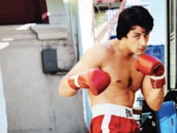«Rocky»: il cane venduto per 50 dollari, le costole incrinate di Stallone e la telefonata di Elvis, i 21 segreti del primo film