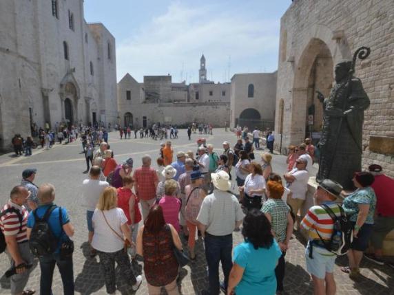 Turismo a gonfie in Puglia grazie agli stranieri: rallentano le presenze degli italiani. Bari e Vieste al top