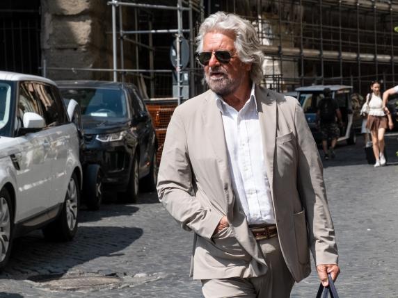 Grillo va a Roma e vede gli ex M5S. Conte lo attacca sui «principi fondativi»