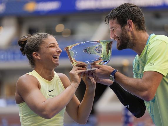 Impresa di Errani e Vavassori: trionfo nel doppio misto agli Us Open. È la prima coppia italiana a vincere uno Slam