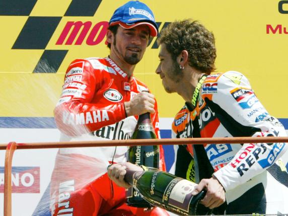 Valentino Rossi e la rivalità con Max Biaggi: «È stata anche colpa mia. In ascensore mi ha messo in un angolo»