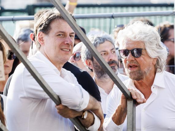 La diffida di Beppe Grillo a Giuseppe Conte: «Nessuna consultazione può toccare nome, simbolo e regola dei due mandati»