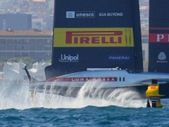 Luna Rossa sconfitta dagli inglesi di Ineos dopo il guasto contro Alinghi | Cos'è successo