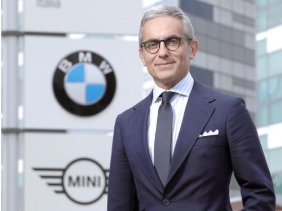 Bmw abbassa le stime sul 2024 e richiama 1,5 milioni di veicoli. Il titolo crolla