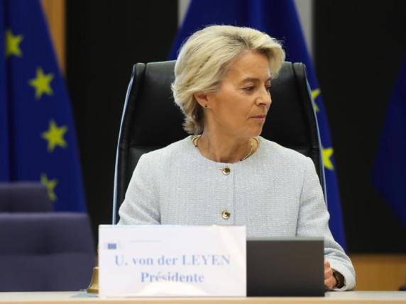 Restano le contrapposizioni su Fitto: von der Leyen cerca la mediazione