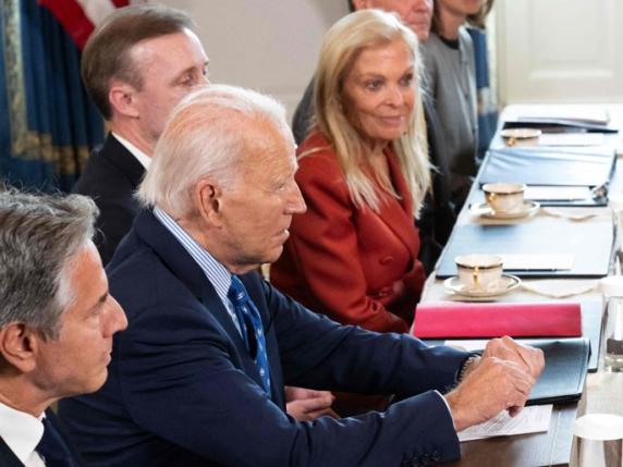 Biden incontra il premier inglese Starmer: «Putin non prevarrà».  Usa: «Nessun cambio sulle armi a lungo raggio a Kiev» 