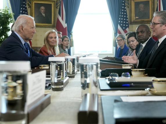 Missili per colpire in Russia, Biden verso il sì a Starmer: «Prendiamo le minacce di Putin sul serio»