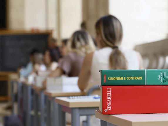 Meno vacanze estive a scuola, scetticismo dei sindacati: «Ultimo dei problemi». L'associazione dei presidi: «Ci si scontrerà con la lobby degli albergatori»