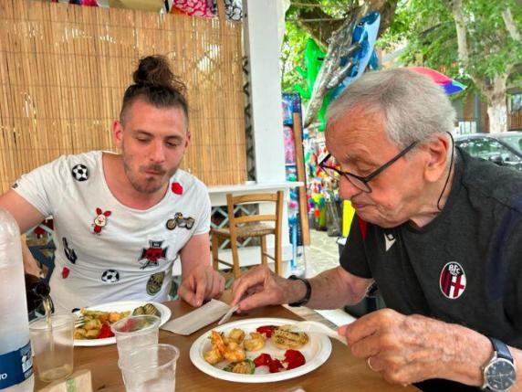 Bologna in Champions, Alex: «Mio nonno c’era nel 1964: ora lo riporto allo stadio per fargli vivere il sogno. I medici? Contrari»