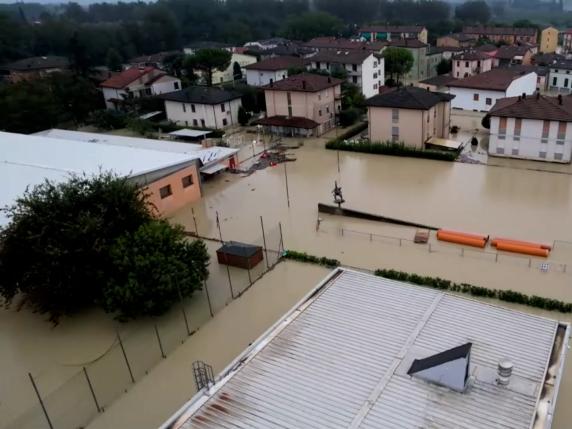Alluvione in Romagna, Faenza sott'acqua: le immagini dal drone