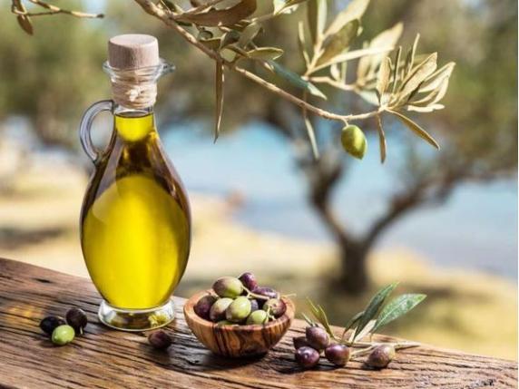 Olio extra vergine, Monini: «Perché entro fine anno i prezzi scenderanno del 40%»