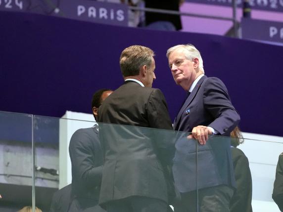 Francia, Barnier ha pronta la squadra e minaccia i partiti