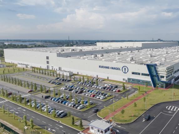 Kuehne+Nagel, polo logistico da record a Mantova: 130 mila metri quadrati e un robot per ogni dipendente