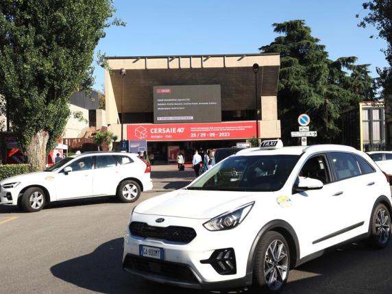 Bologna, il Cersaie nel lunedì nero fra sciopero taxi e cantieri: attese 100 mila persone