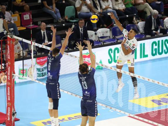 Supercoppa volley, l’Itas mette già il turbo e vola in finale contro Perugia