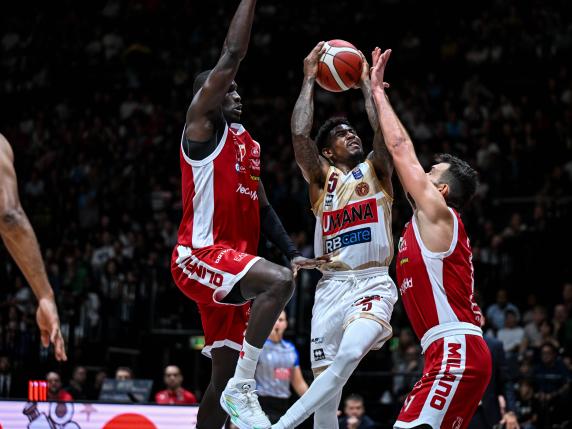 Supercoppa, Olimpia Milano-Reyer 73-62: gli orogranata bocciati in semifinale