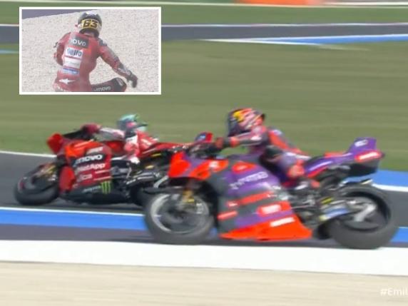 MotoGp Misano, festa Bastianini all'ultimo giro. Furia Martin: «Mi ha buttato fuori pista, poteva vincere in modo pulito». Cade Bagnaia 