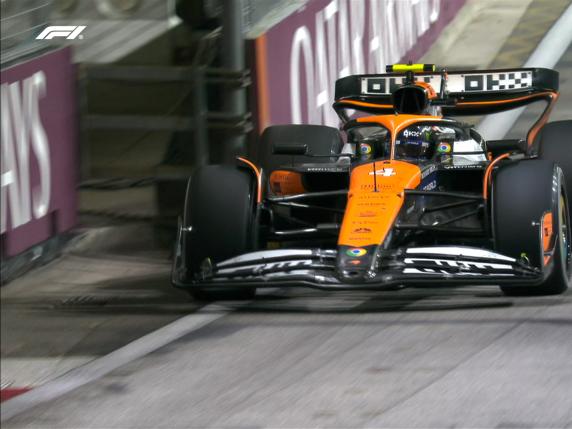 Gp Singapore, Norris domina e vince (dopo due contatti con il muro), 2° Verstappen. Leclerc 5°, Sainz 7°  | Diretta