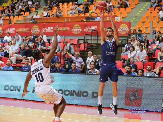 Orzinuovi-Fortitudo 91-97, Supercoppa A2 di basket: Bologna alza il primo trofeo della stagione