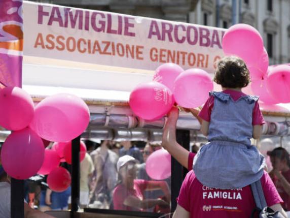 La Corte costituzionale: «Sì al riconoscimento alla nascita di entrambe le mamme per i figli delle coppie lesbiche» La Corte costituzionale: «Sì al riconoscimento alla nascita di entrambe le mamme per i figli delle coppie lesbiche»