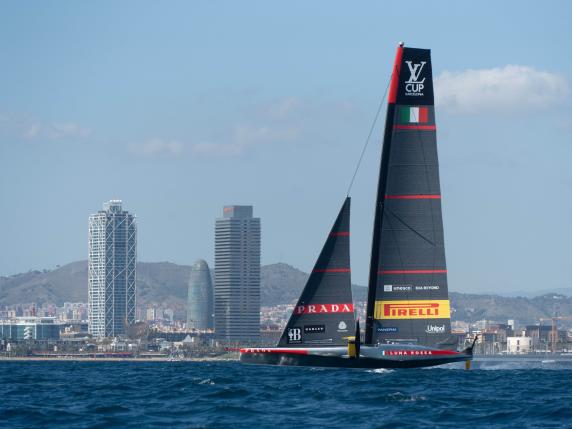 Finale Vuitton Cup: Luna Rossa, gli orari e dove vedere in tv le regate di oggi contro Ineos. Si riparte dal 6-4 per gli inglesi