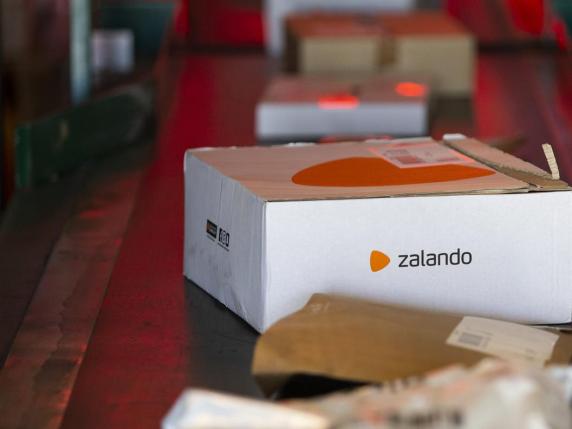 Zalando sposta la logistica in Svizzera nel Canton Ticino. L’accusa di dumping salariale