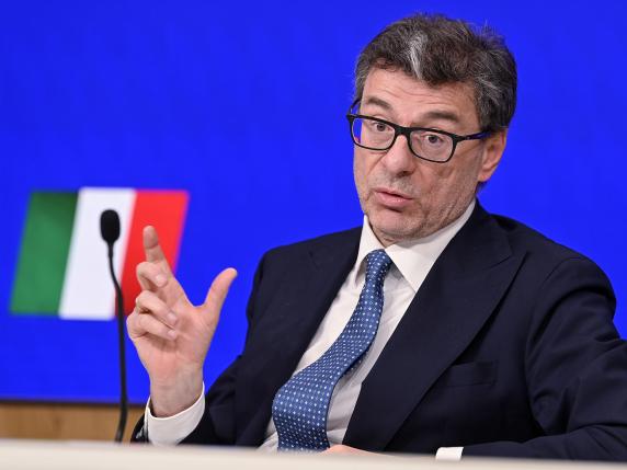 Manovra 2025, il Mef nega aumenti di tasse. Giorgetti parla di «sacrifici per tutti»