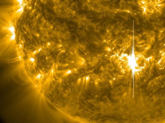 Due forti tempeste solari dirette verso la Terra: attese spettacolari aurore polari