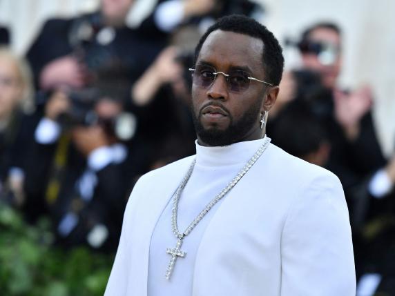 P Diddy, il caso che fa tremare lo star system Usa: «Abusò di un bimbo di 9 anni». I silenzi di Jay-Z e Ashton Kutcher, che disse: «So cose che non posso raccontare»