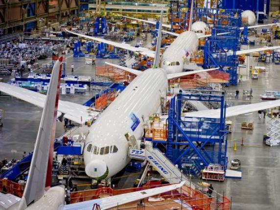 Boeing 787 «costruiti con componenti non sicure»: la grande caccia ai 6 mila pezzi non conformi