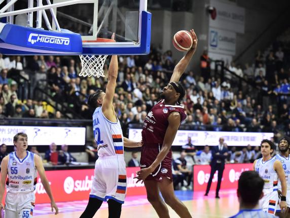 Serie A, Tvb-Trapani 71-87: storico blitz della Sharks, per Treviso è una batosta