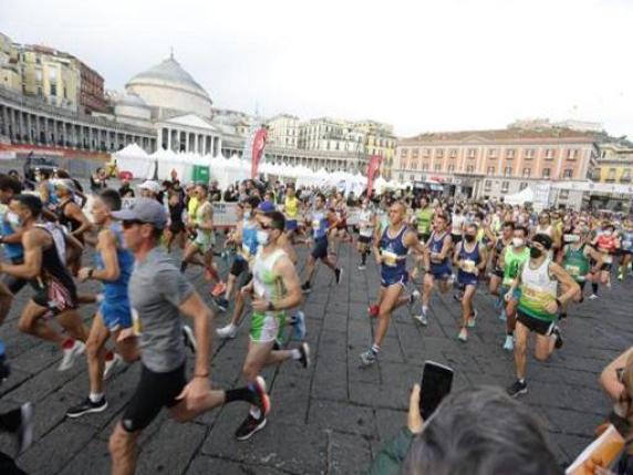 Neapolis Marathon, partono in tremila: centro chiuso alle auto