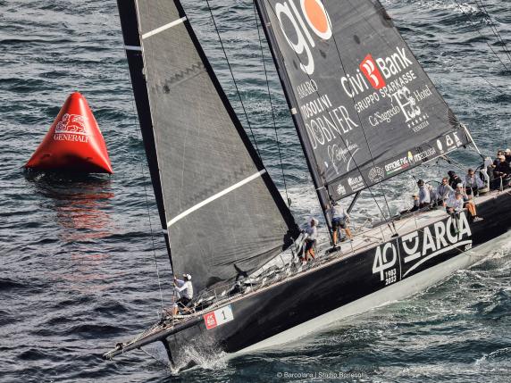 Barcolana, settimo trionfo per Furio Benussi a Trieste. Al timone di Arca la figlia 17enne Marta. Secondo posto per Prosecco Doc