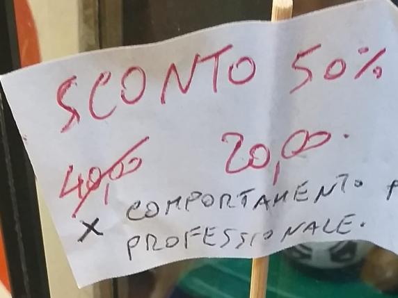 San Gregorio Armeno, le statuine di Osimhen scontate al 50%: «Comportamento poco professionale»